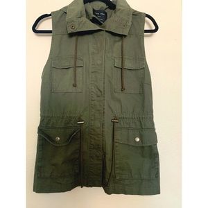 LOVE TREE SLEEVELESS JACKET 💚